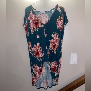 Women’s medium high low twist front top